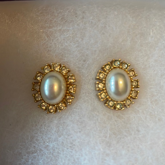 Vintage faux pearl and rhinestone gold earrings - Picture 1 of 2